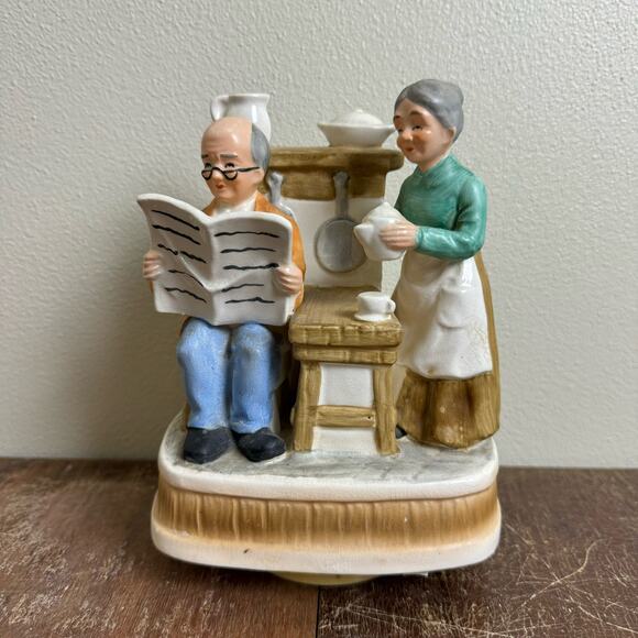 Sankyo Japan Vintage 1970s Music Box Home Sweet Home Elderly Couple in Kitchen - Picture 1 of 8